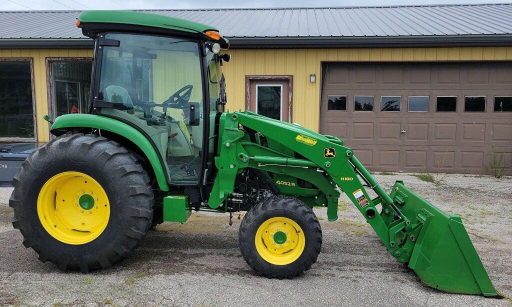 2018 John Deere 4052R MFWD