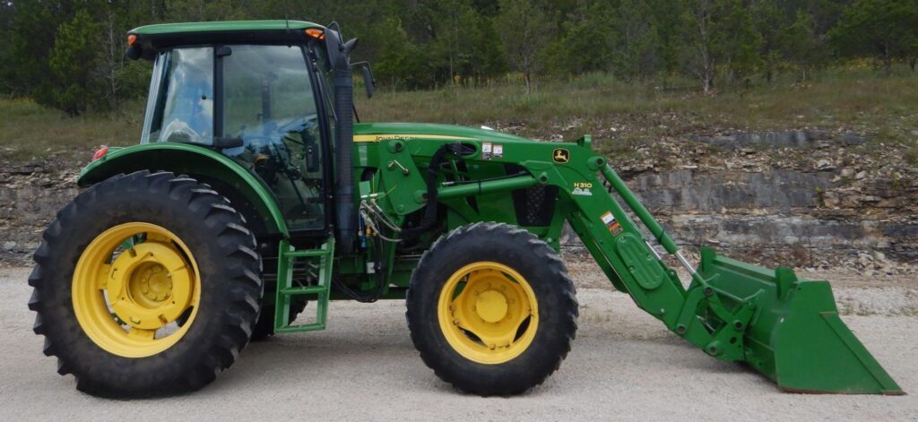 2013 John Deere 6115D MFWD