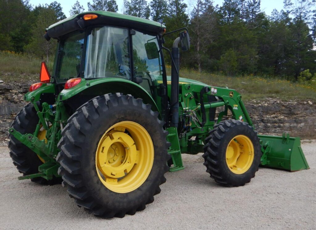 2013 John Deere 6115D MFWD