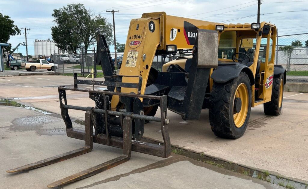 2012 Caterpillar TL943 Telehandler