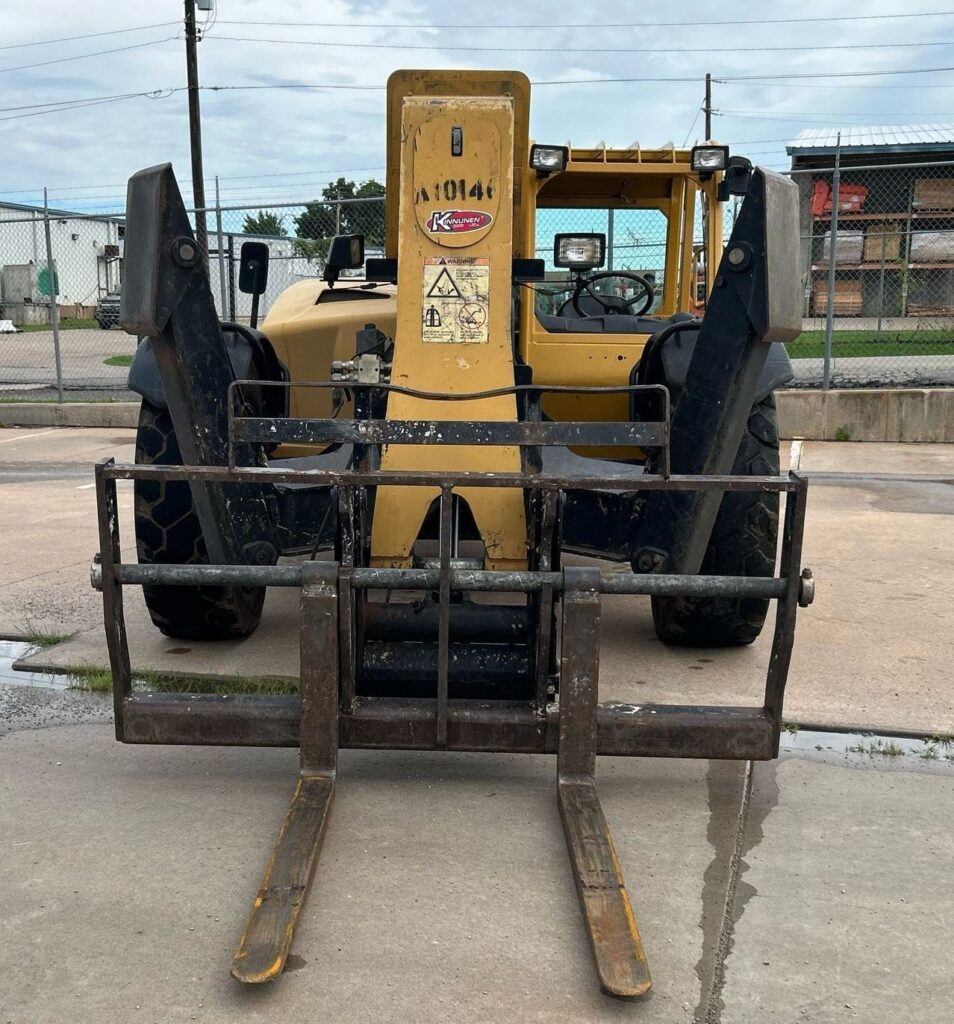 2012 Caterpillar TL943 Telehandler