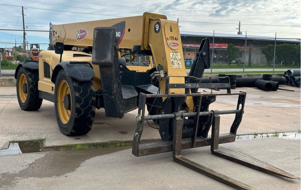 2012 Caterpillar TL943 Telehandler